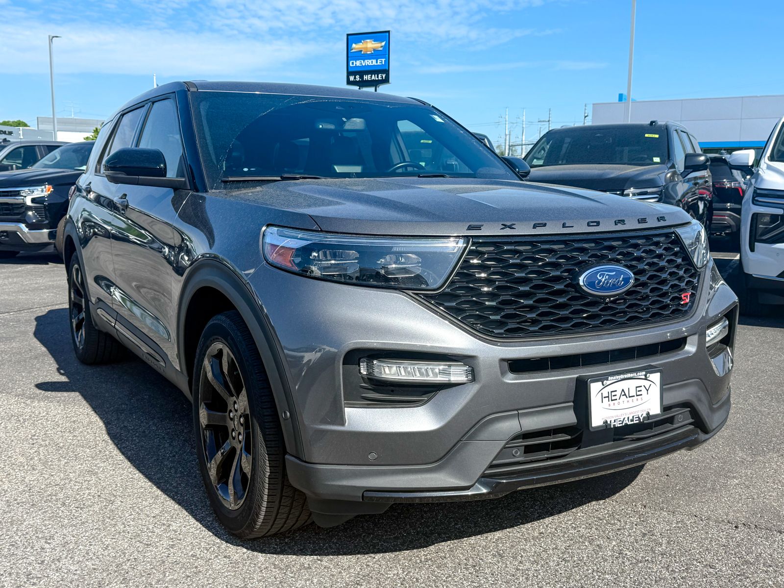 Photo view of 2021 Ford Explorer in Gray