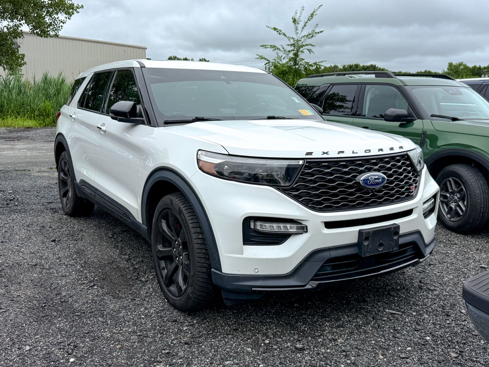 Photo view of 2022 Ford Explorer in White