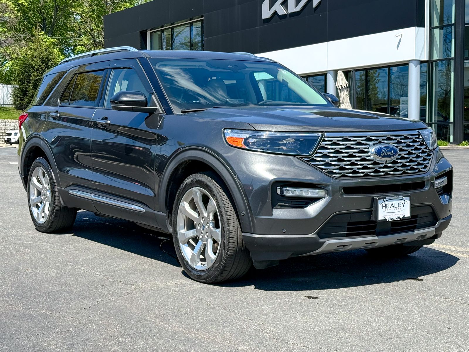 Photo view of 2020 Ford Explorer in Gray