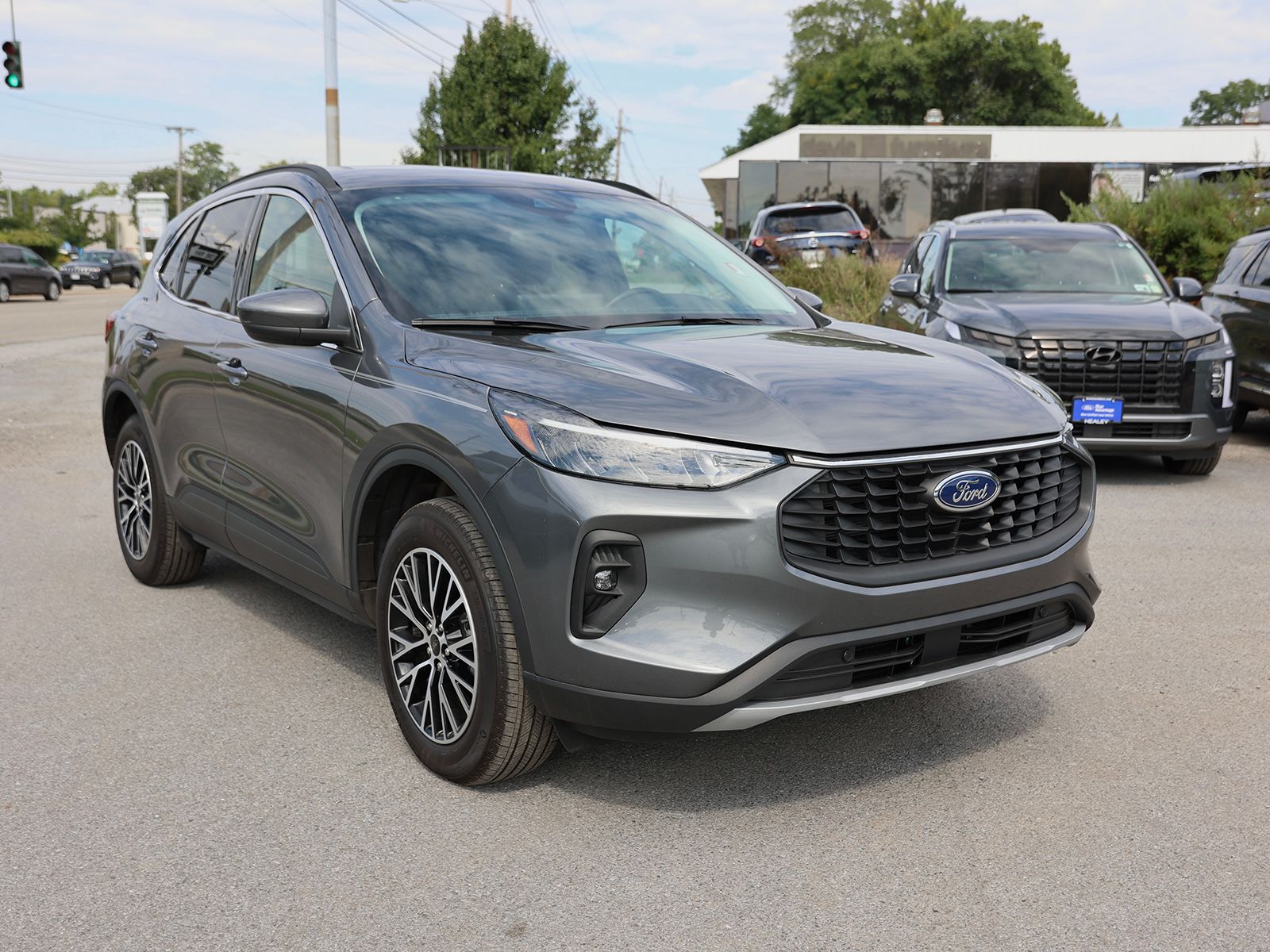 Photo view of 2025 Ford Escape in Gray