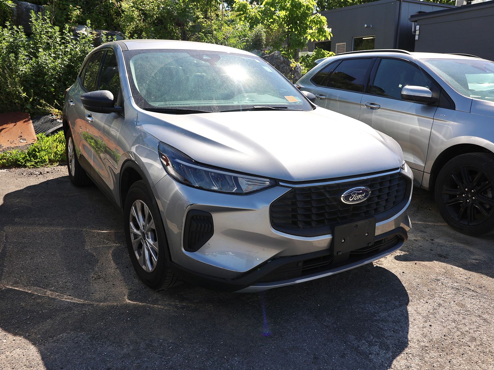 Photo view of 2023 Ford Escape in Silver