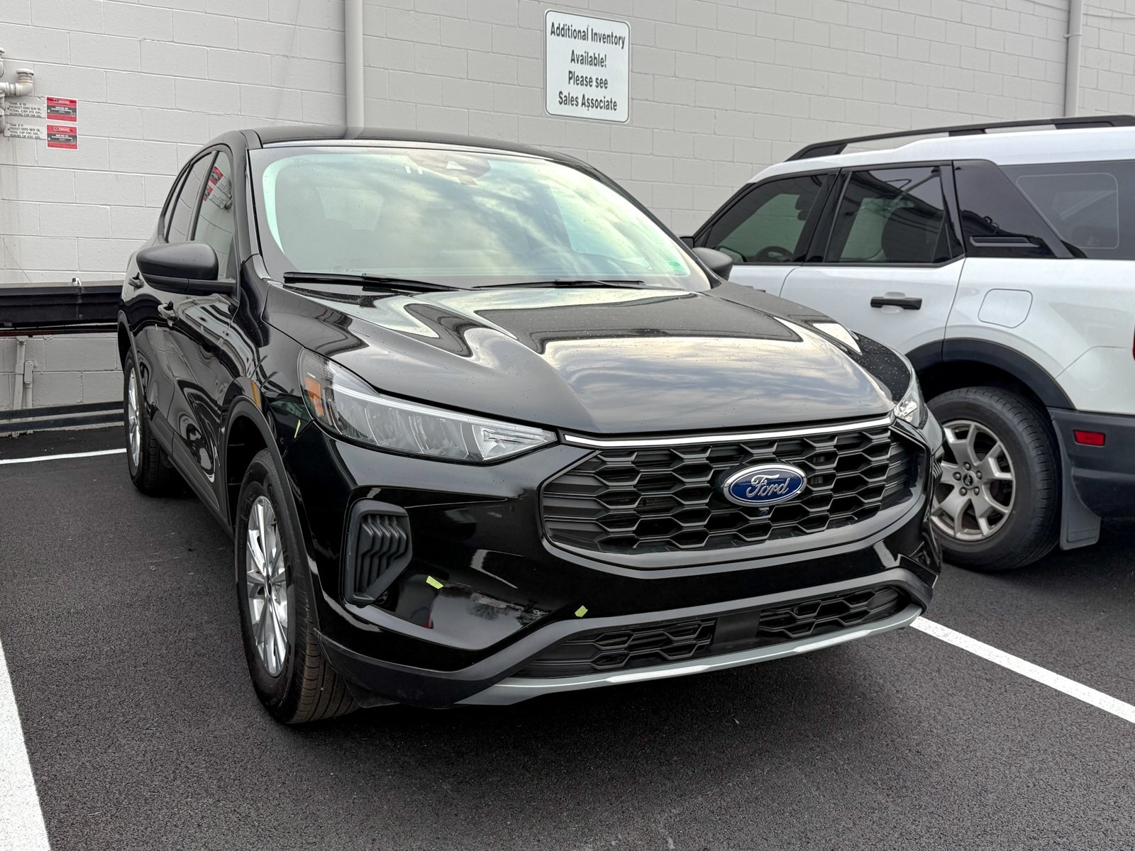 Photo view of 2025 Ford Escape in Black