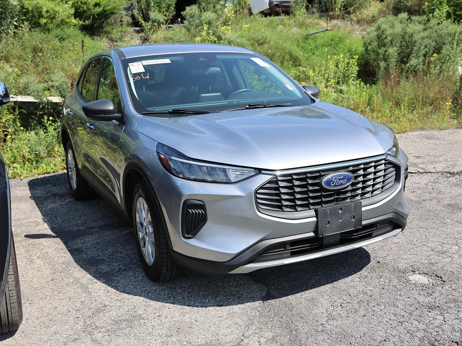 Photo view of 2023 Ford Escape in Silver