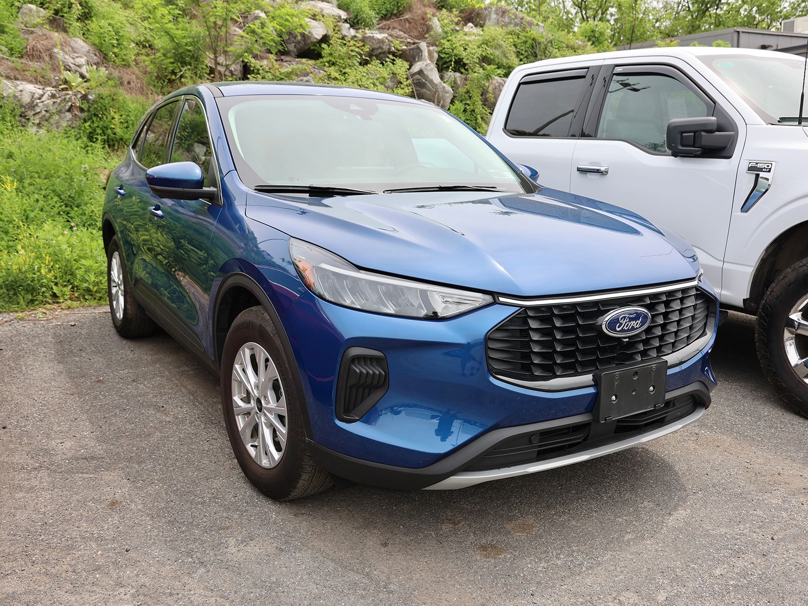 Photo view of 2023 Ford Escape in Blue