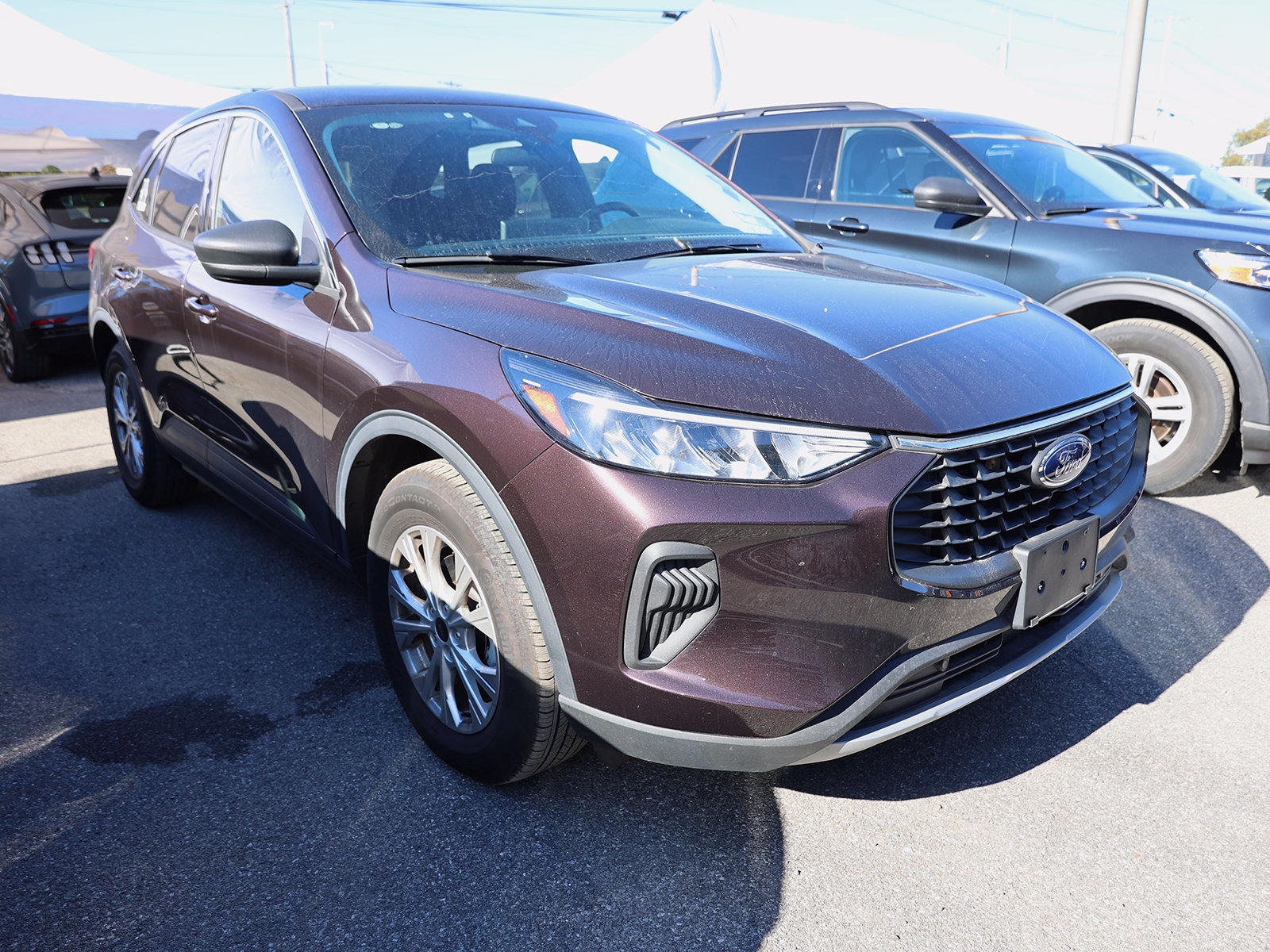 Photo view of 2023 Ford Escape in Red