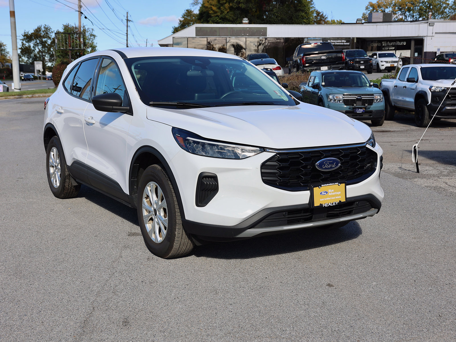 Photo view of 2025 Ford Escape in White