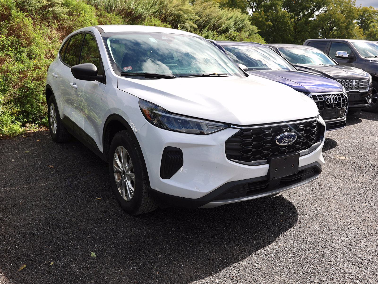 Photo view of 2025 Ford Escape in White