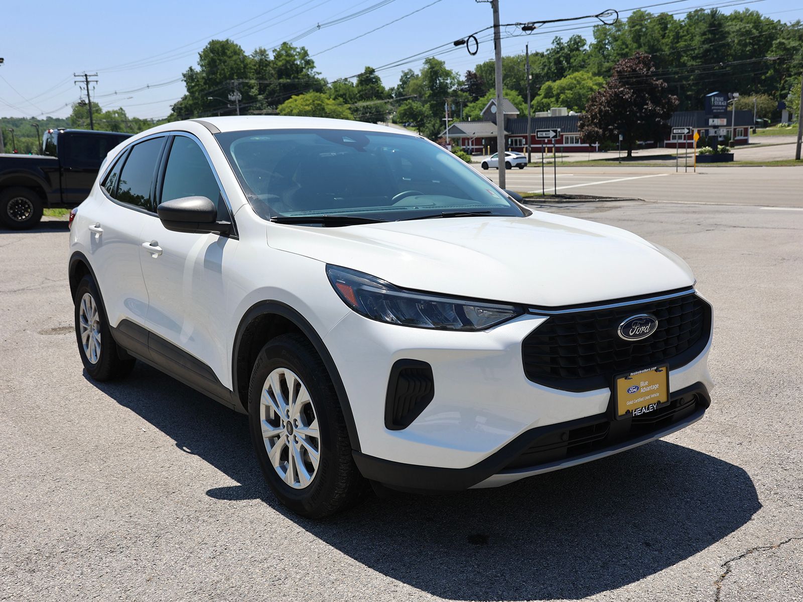Photo view of 2023 Ford Escape in White