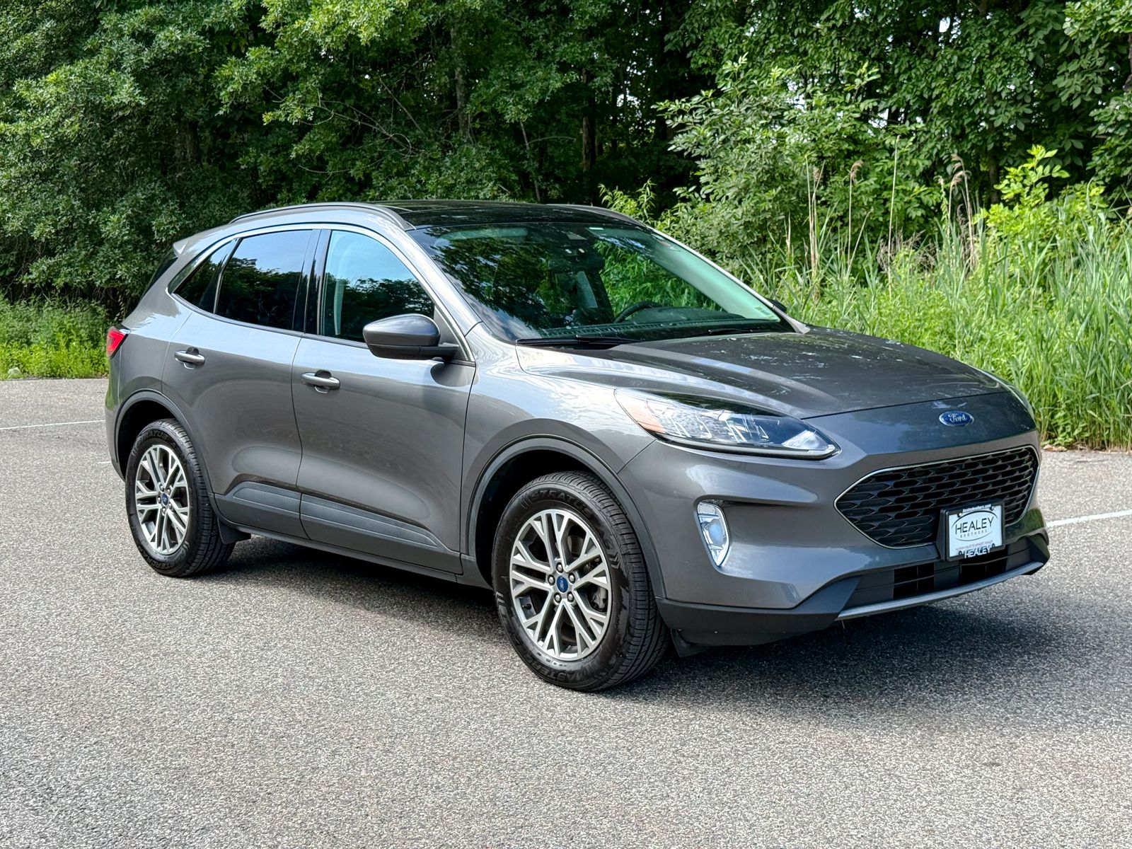 Photo view of 2022 Ford Escape in Gray