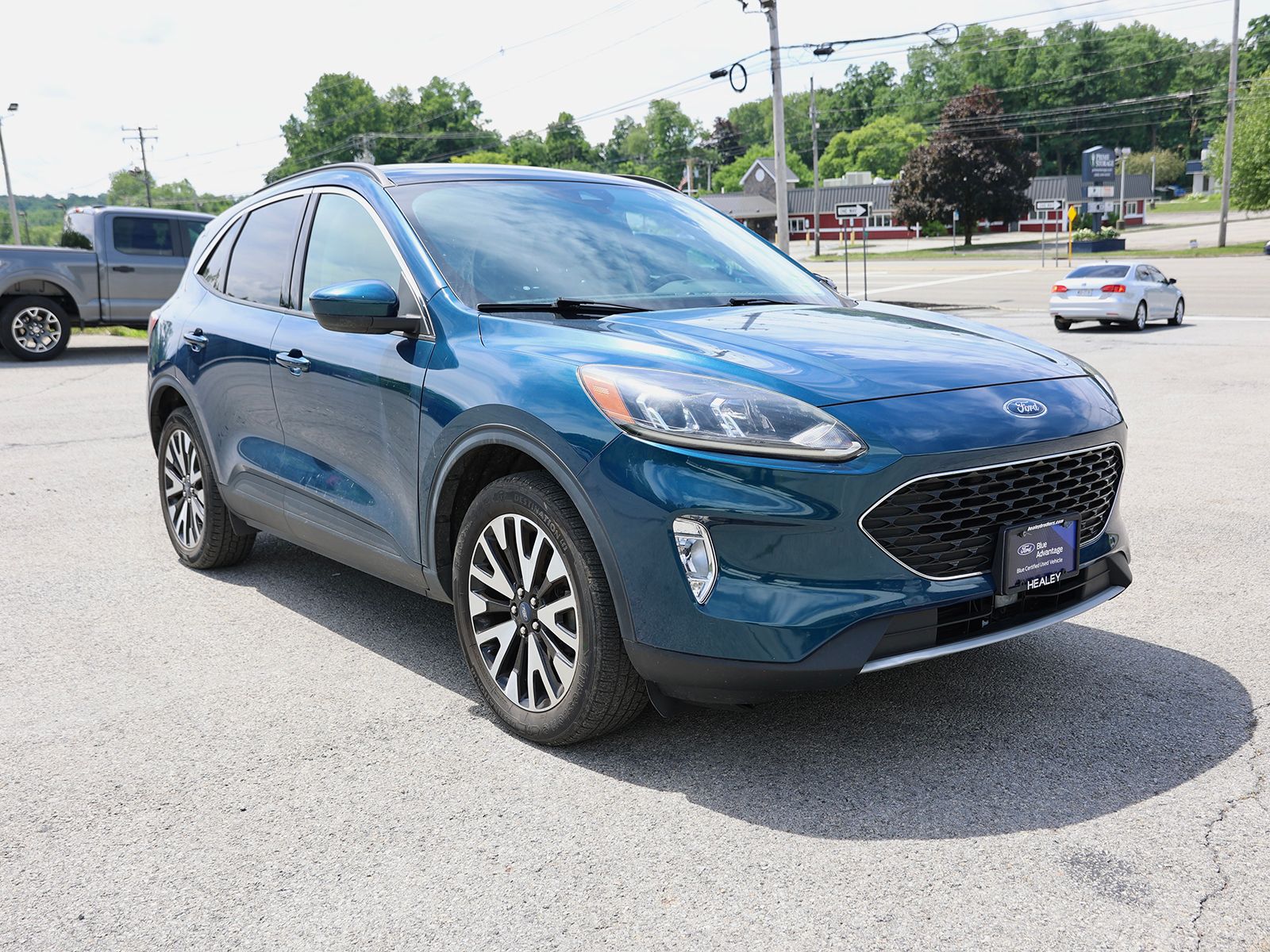 Photo view of 2020 Ford Escape in Green