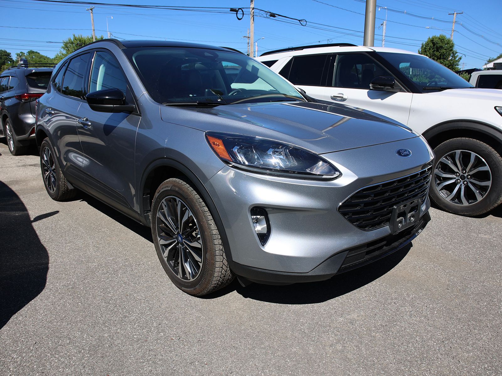 Photo view of 2022 Ford Escape in Silver
