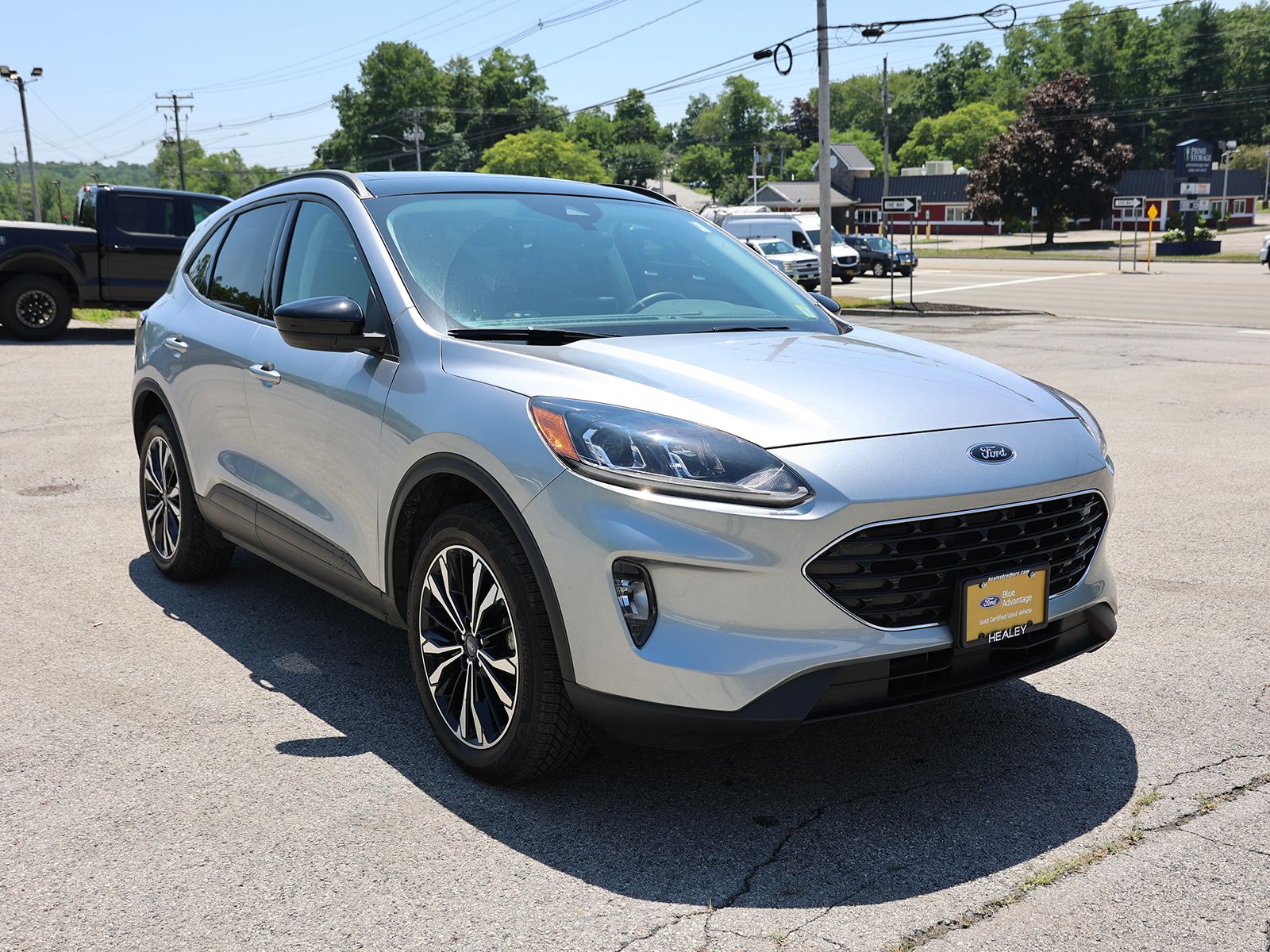Photo view of 2022 Ford Escape in Silver