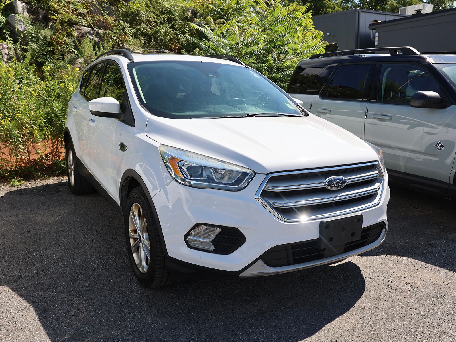 Photo view of 2018 Ford Escape in White