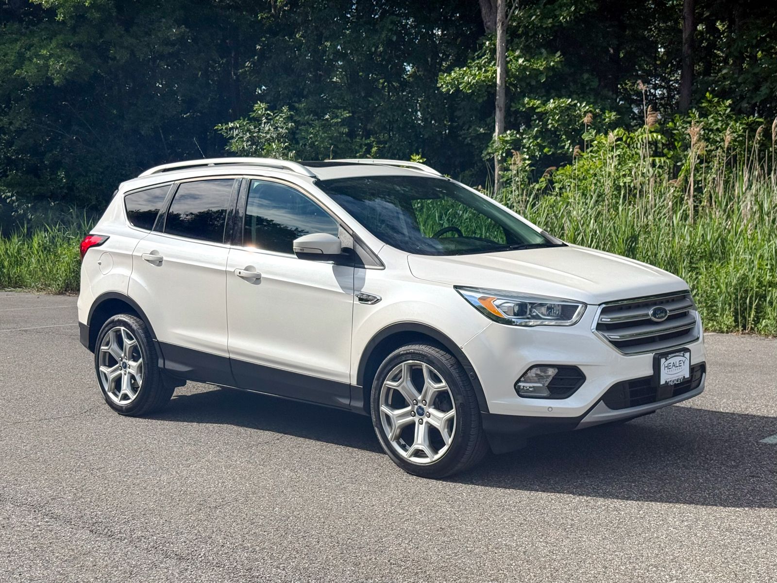 Photo view of 2019 Ford Escape in White