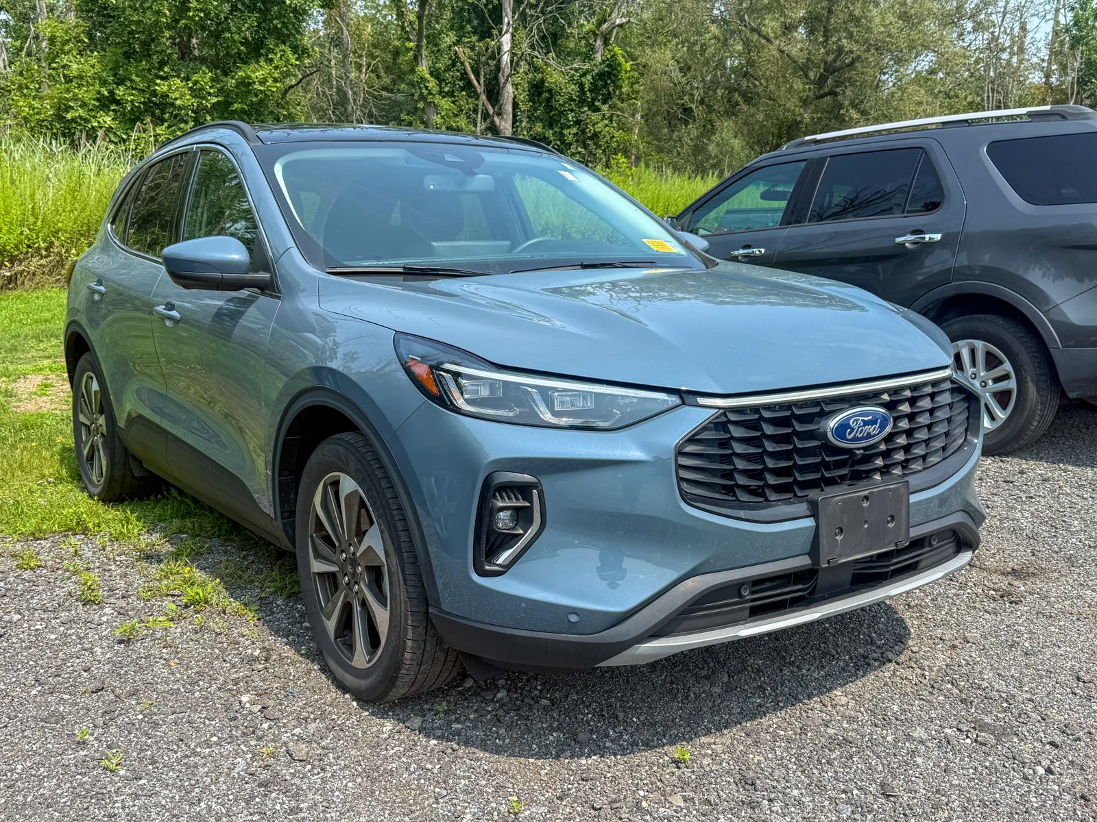 Photo view of 2023 Ford Escape in Blue