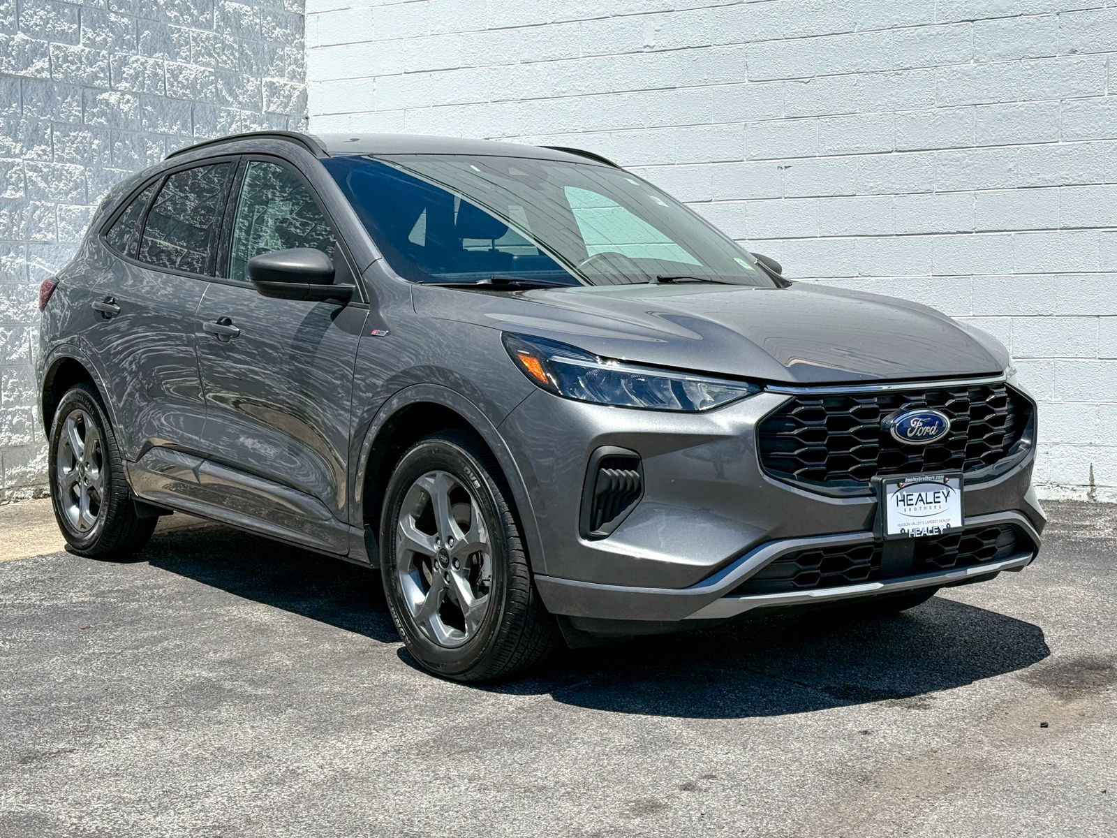 Photo view of 2024 Ford Escape in Gray