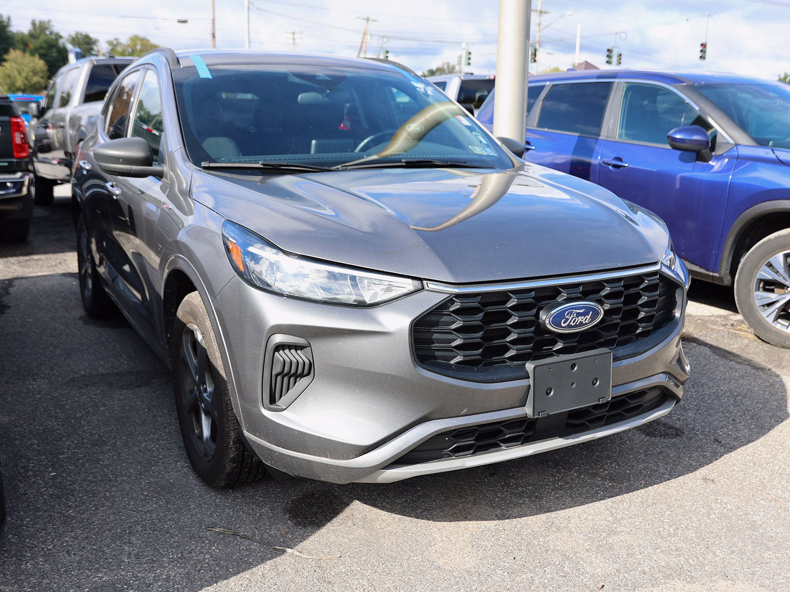 Photo view of 2024 Ford Escape in Gray