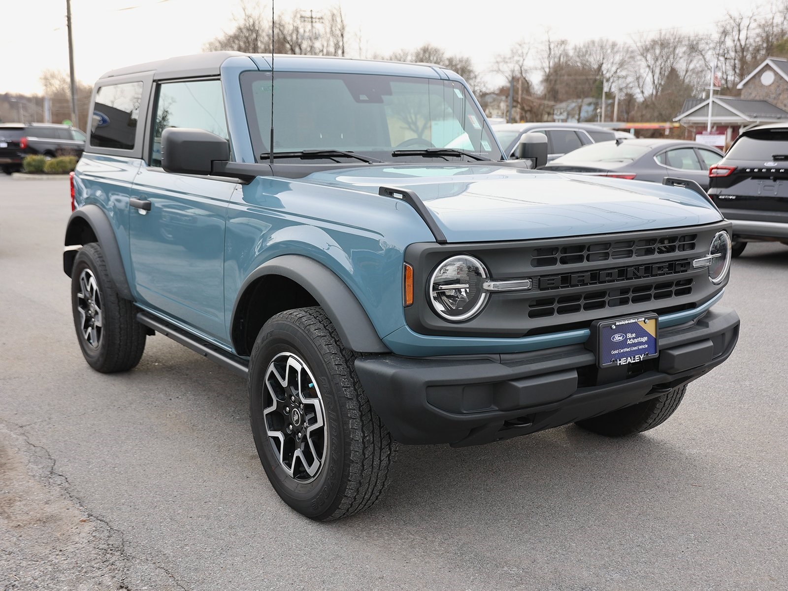 Photo view of 2023 Ford Bronco in Blue