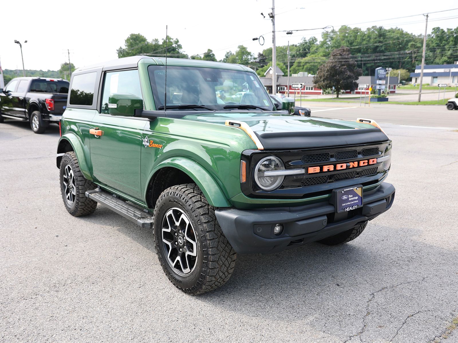 Photo view of 2023 Ford Bronco in Green