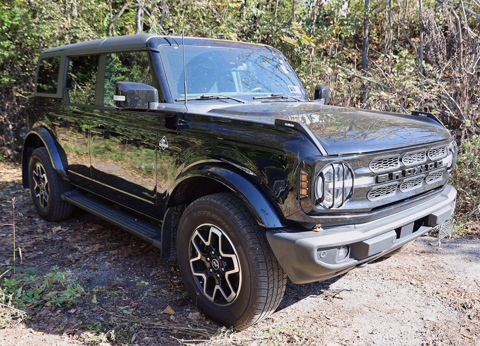 Photo view of 2023 Ford Bronco in Black