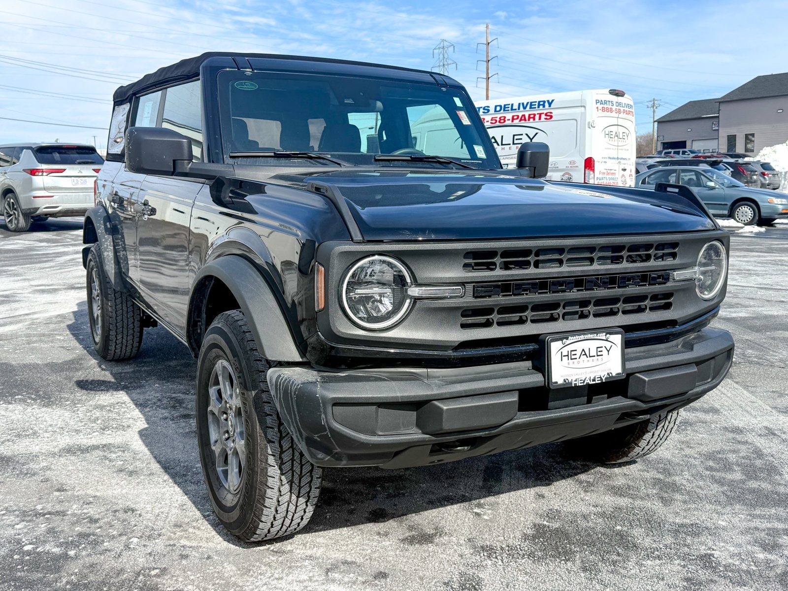 Photo view of 2022 Ford Bronco in Black