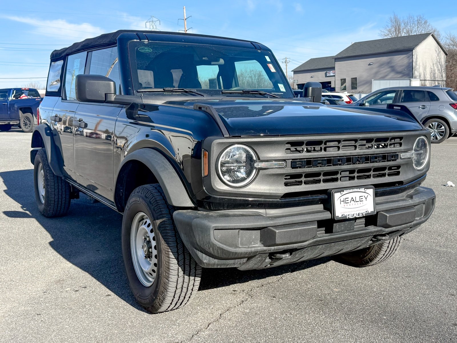 Photo view of 2022 Ford Bronco in Black