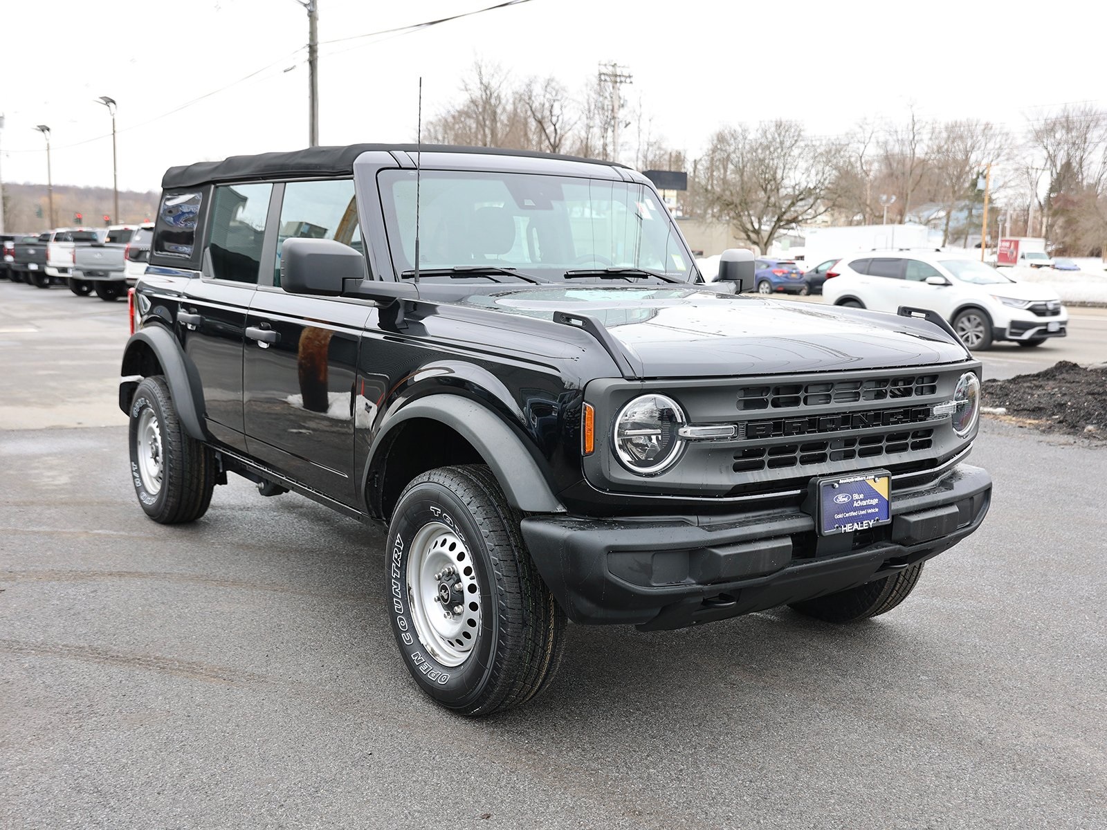 Photo view of 2023 Ford Bronco in Black