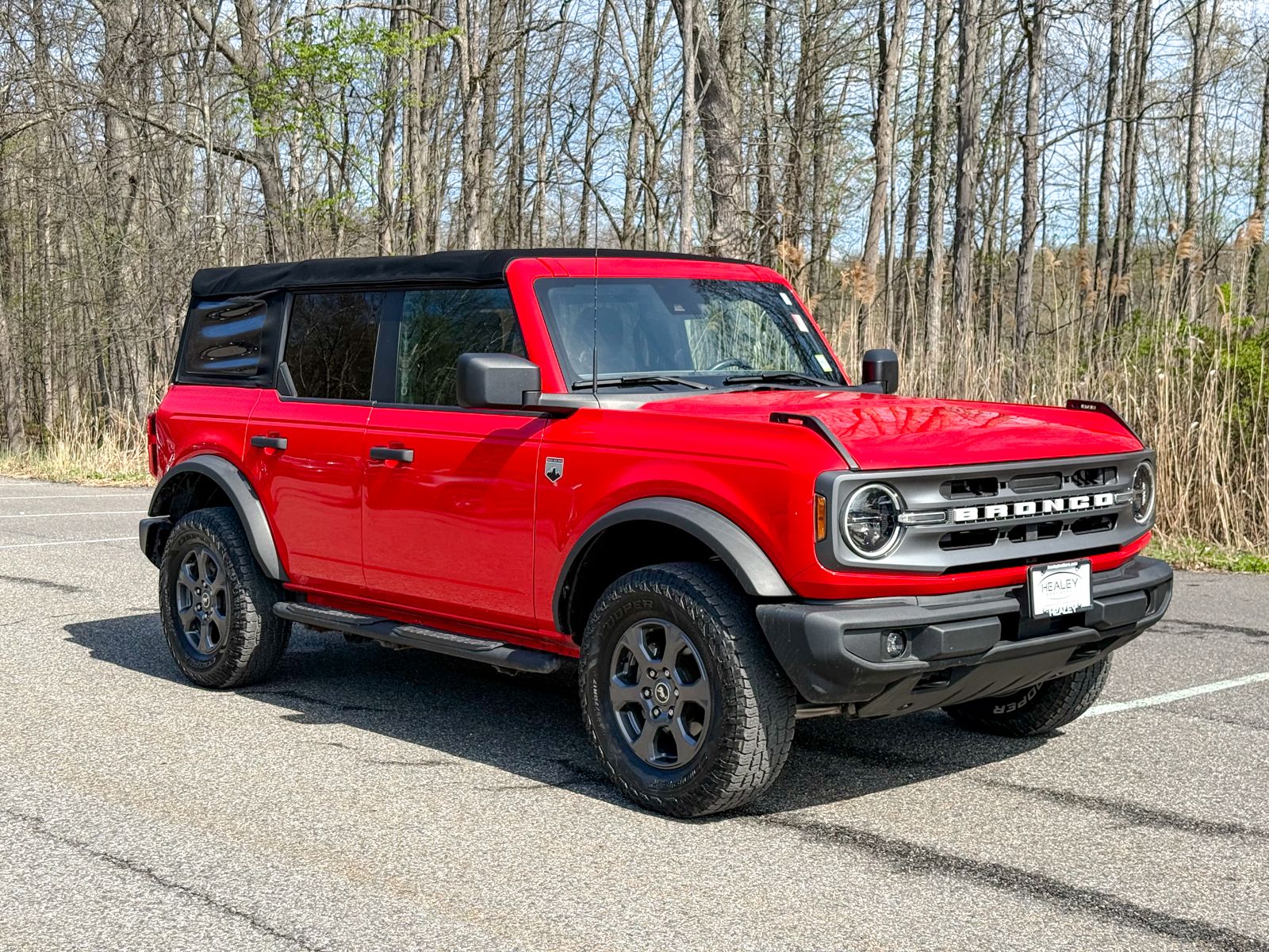 Photo view of 2021 Ford Bronco in Red