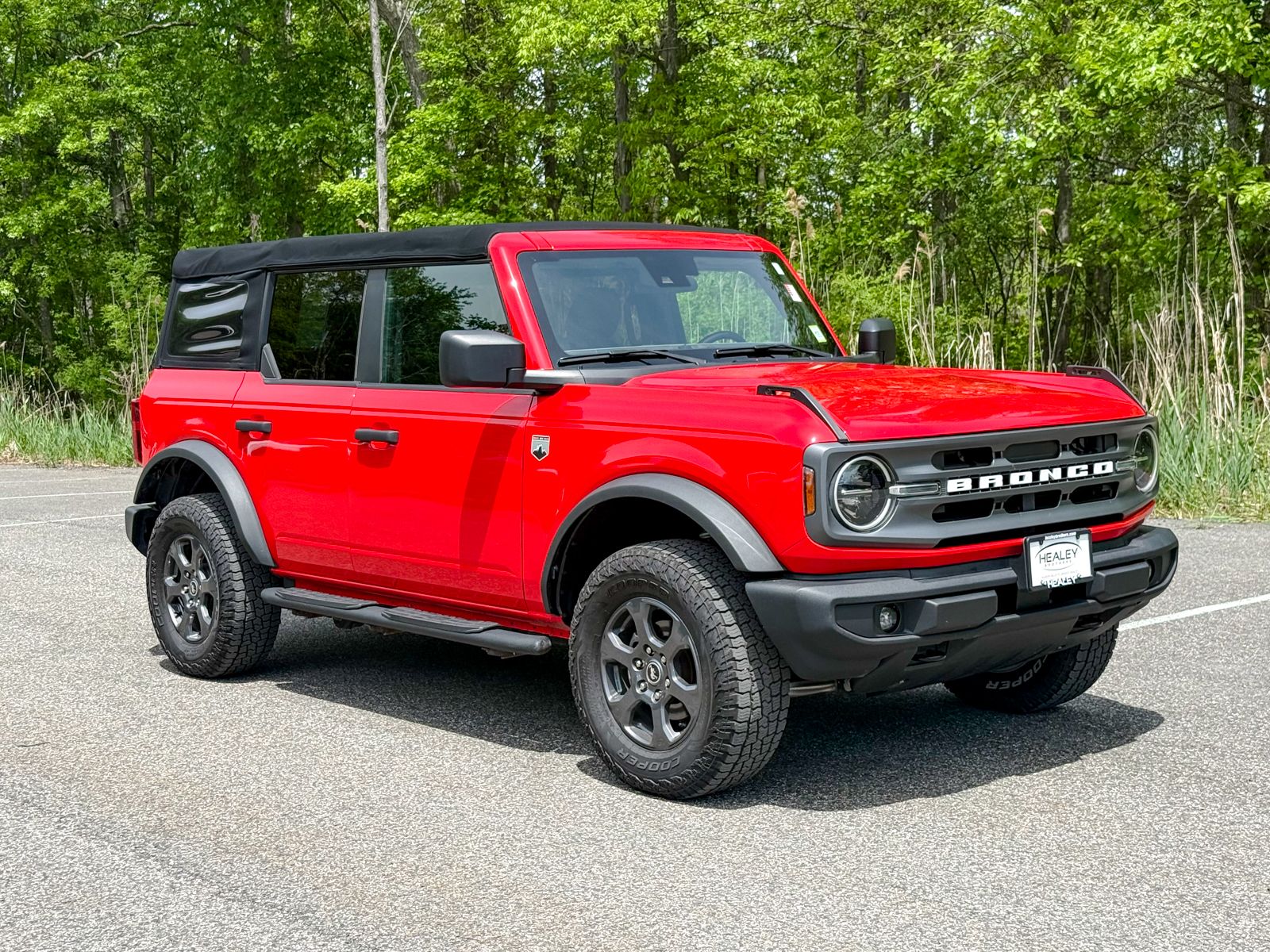 Photo view of 2021 Ford Bronco in Red
