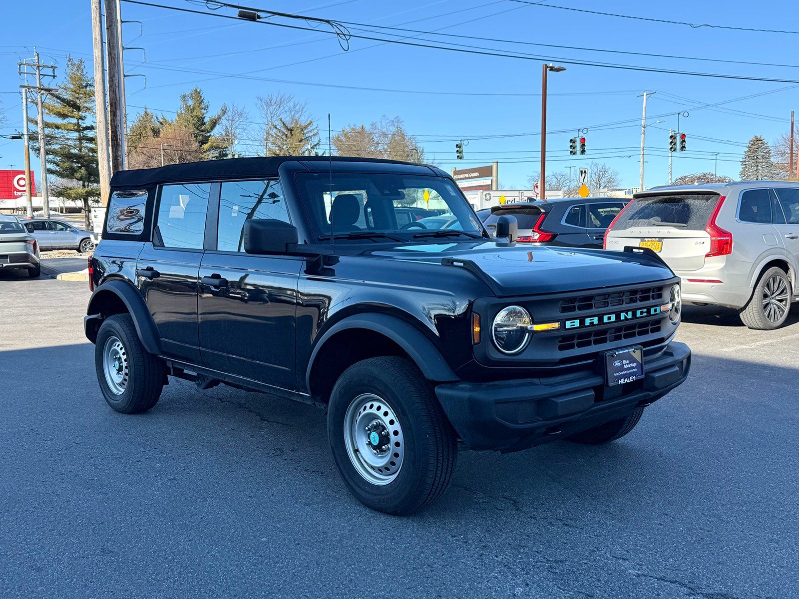 Photo view of 2023 Ford Bronco in Black