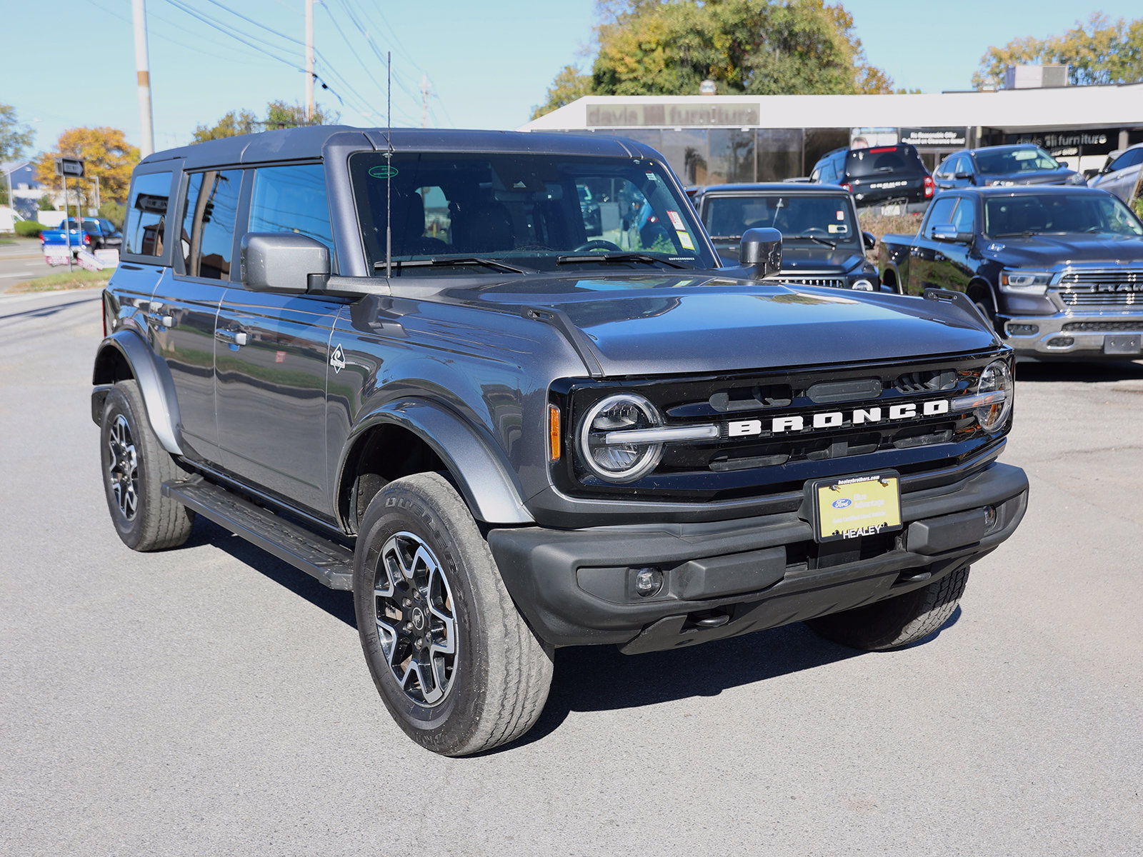 Photo view of 2023 Ford Bronco in Gray