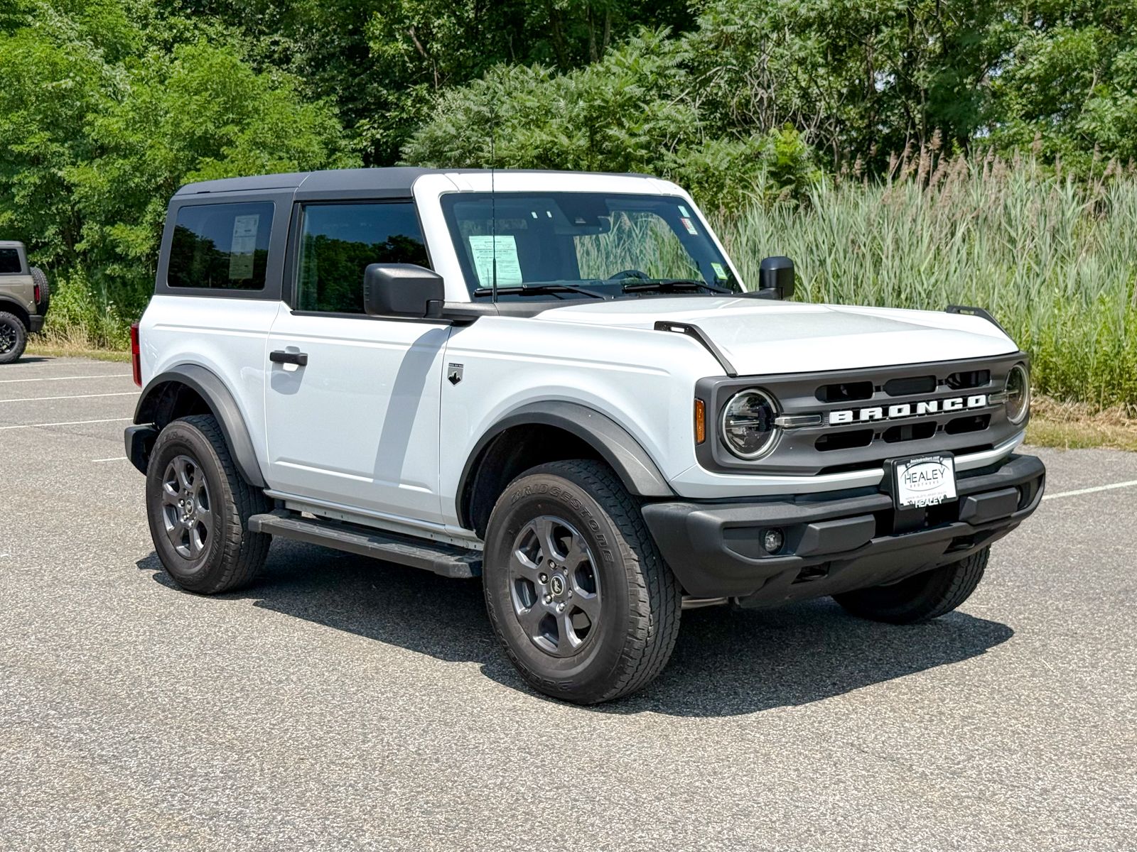 Photo view of 2024 Ford Bronco in White