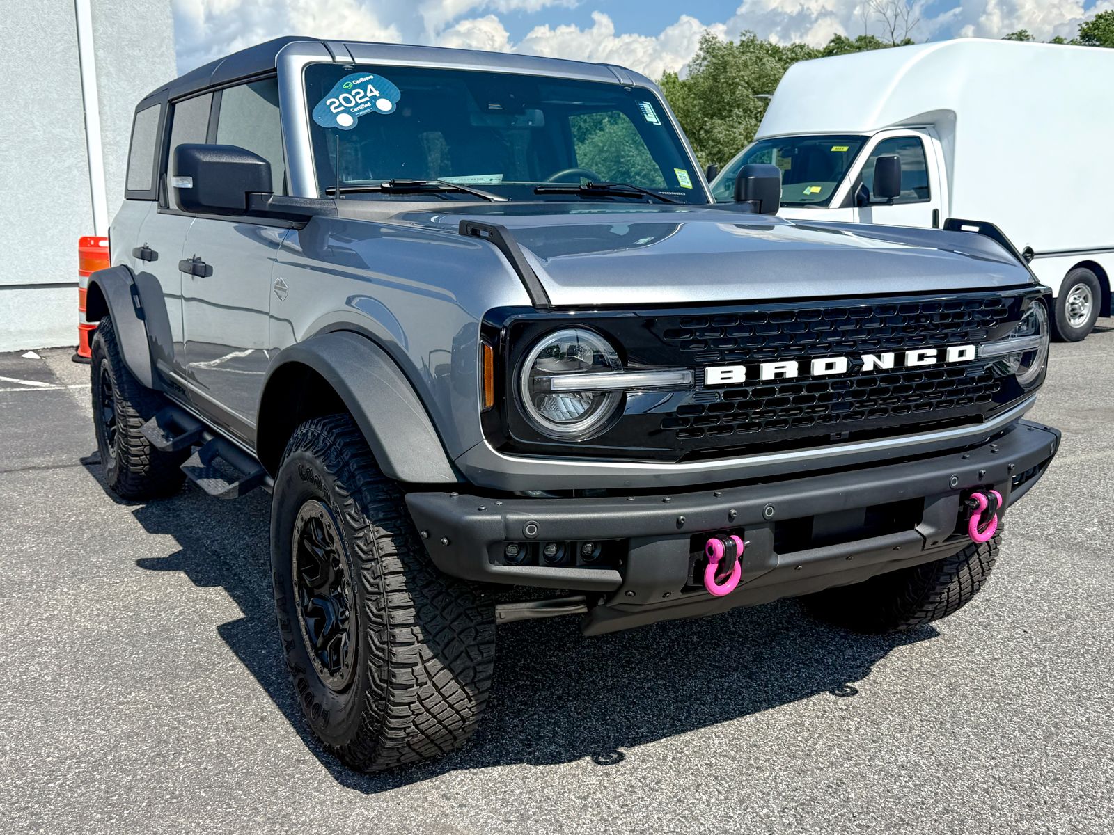 Photo view of 2024 Ford Bronco in Silver