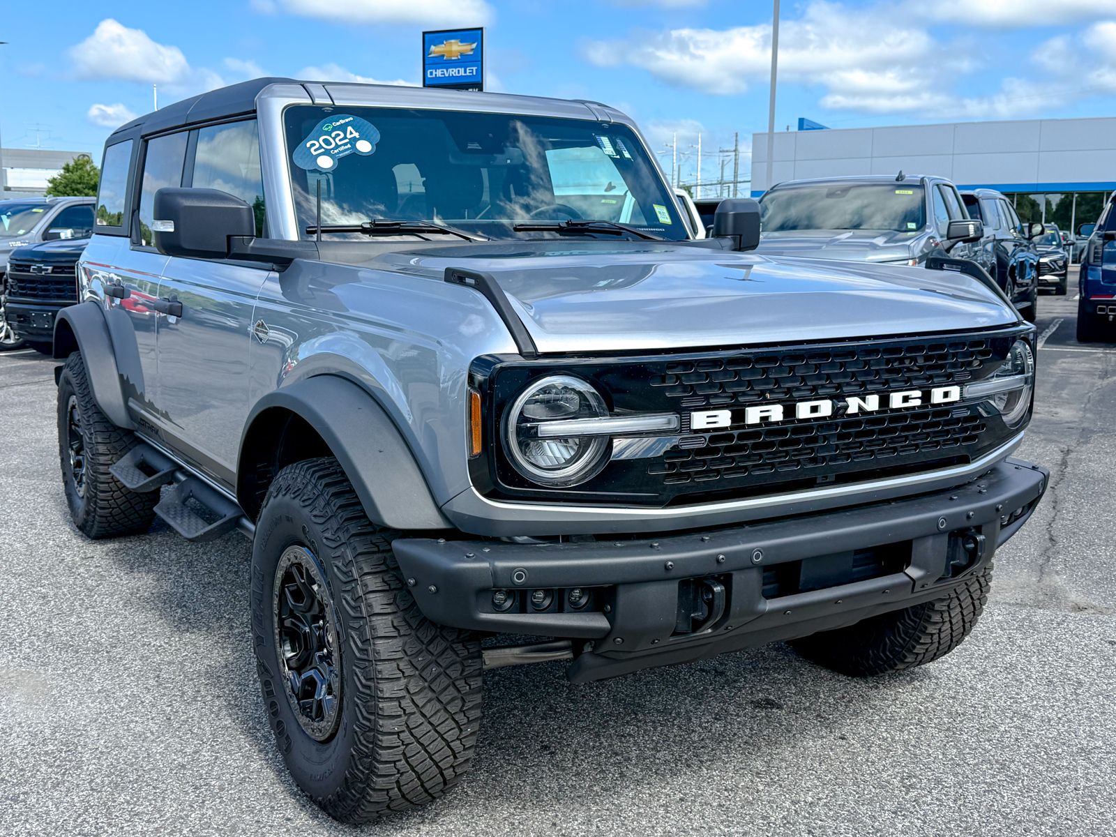 Photo view of 2024 Ford Bronco in Silver