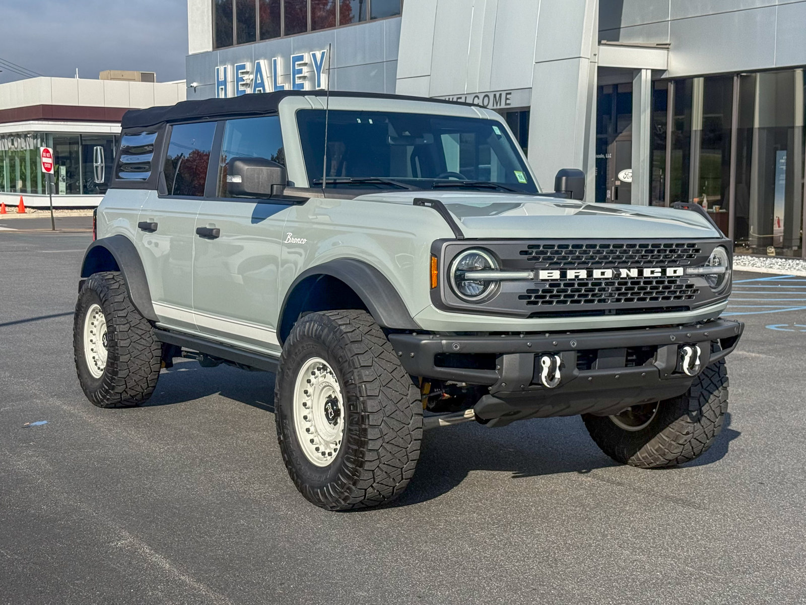 Photo view of 2022 Ford Bronco in Gray