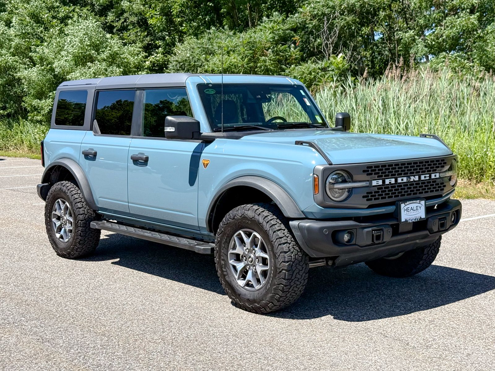 Photo view of 2023 Ford Bronco in Blue