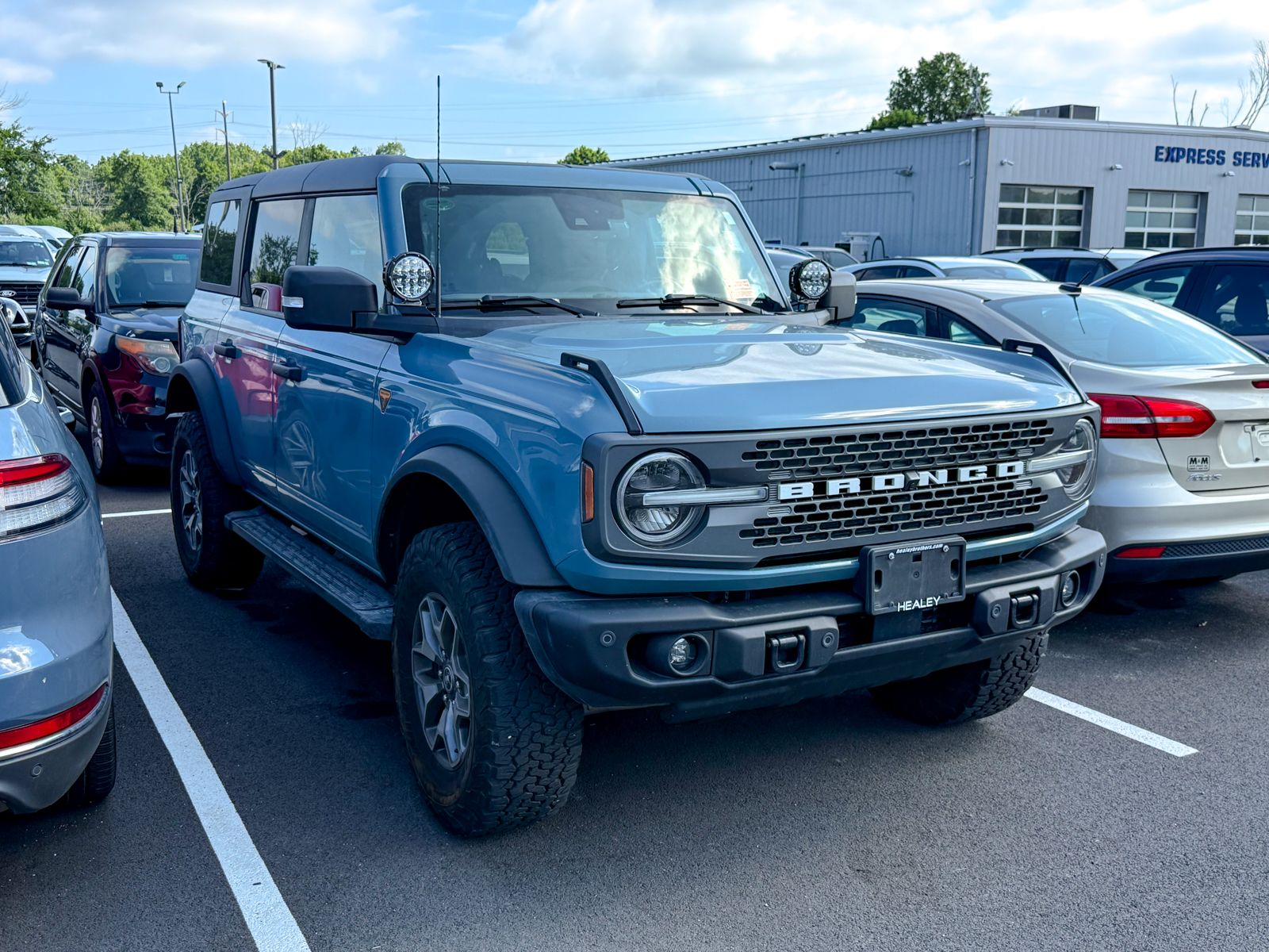 Photo view of 2023 Ford Bronco in Blue