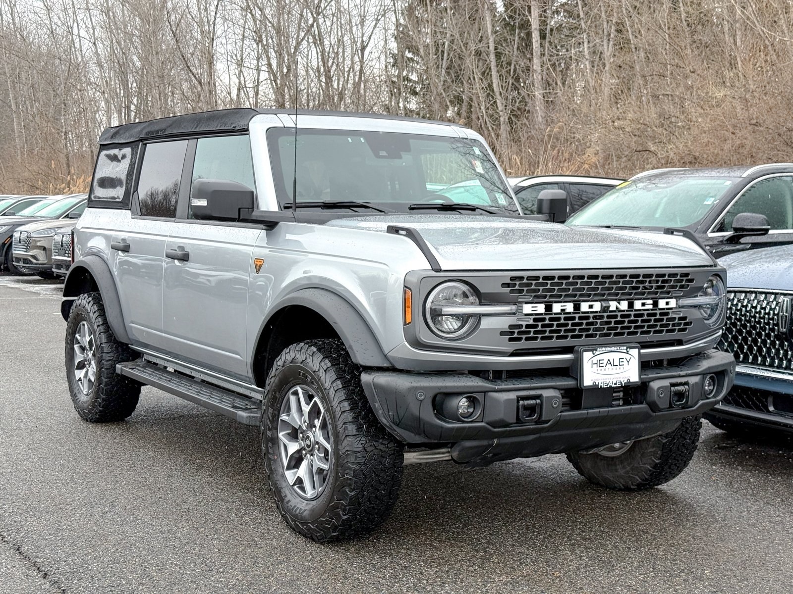 Photo view of 2023 Ford Bronco in Silver