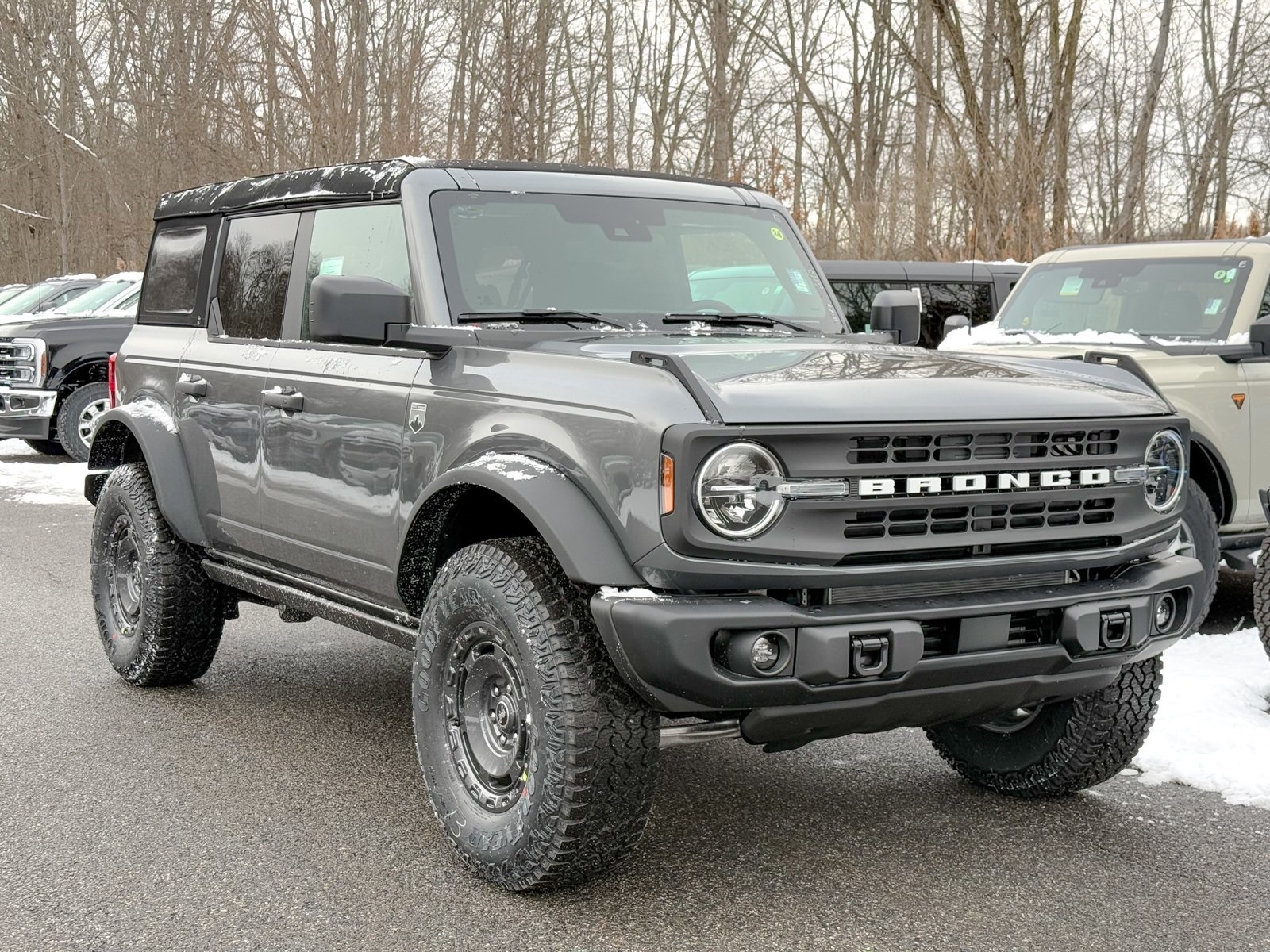 Photo view of 2025 Ford Bronco in Gray
