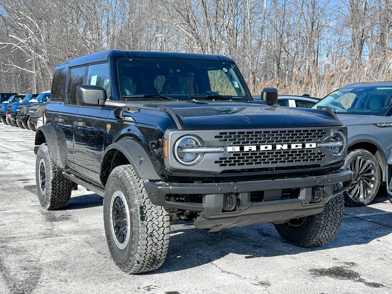 Photo view of 2025 Ford Bronco in Black