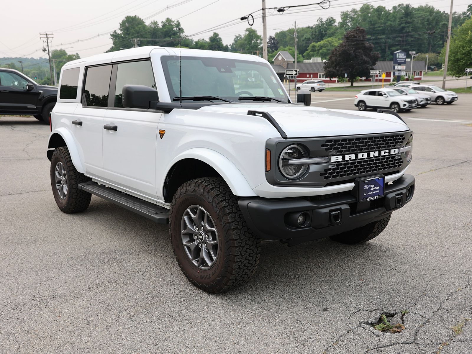 Photo view of 2025 Ford Bronco in White