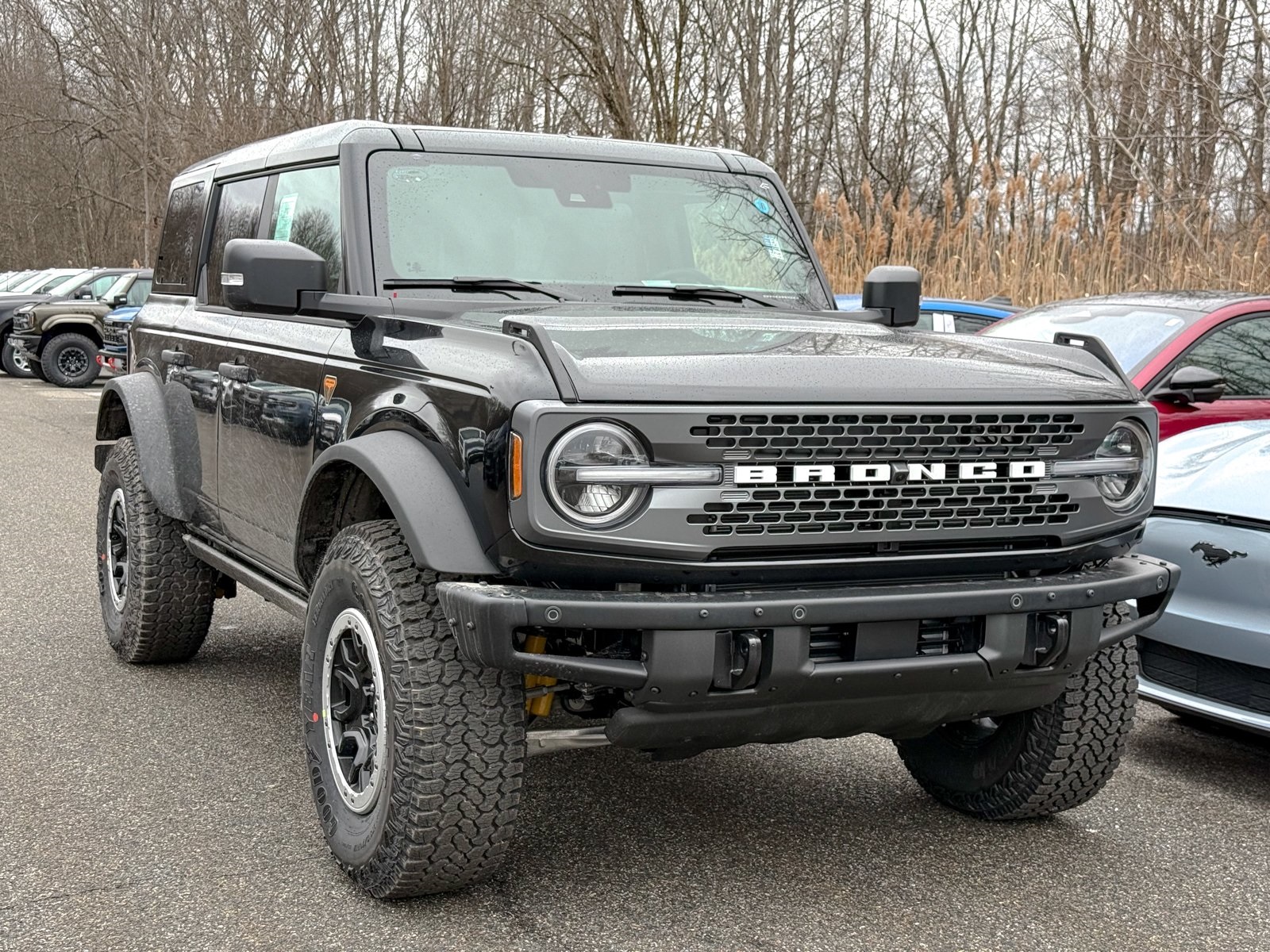 Photo view of 2025 Ford Bronco in Black