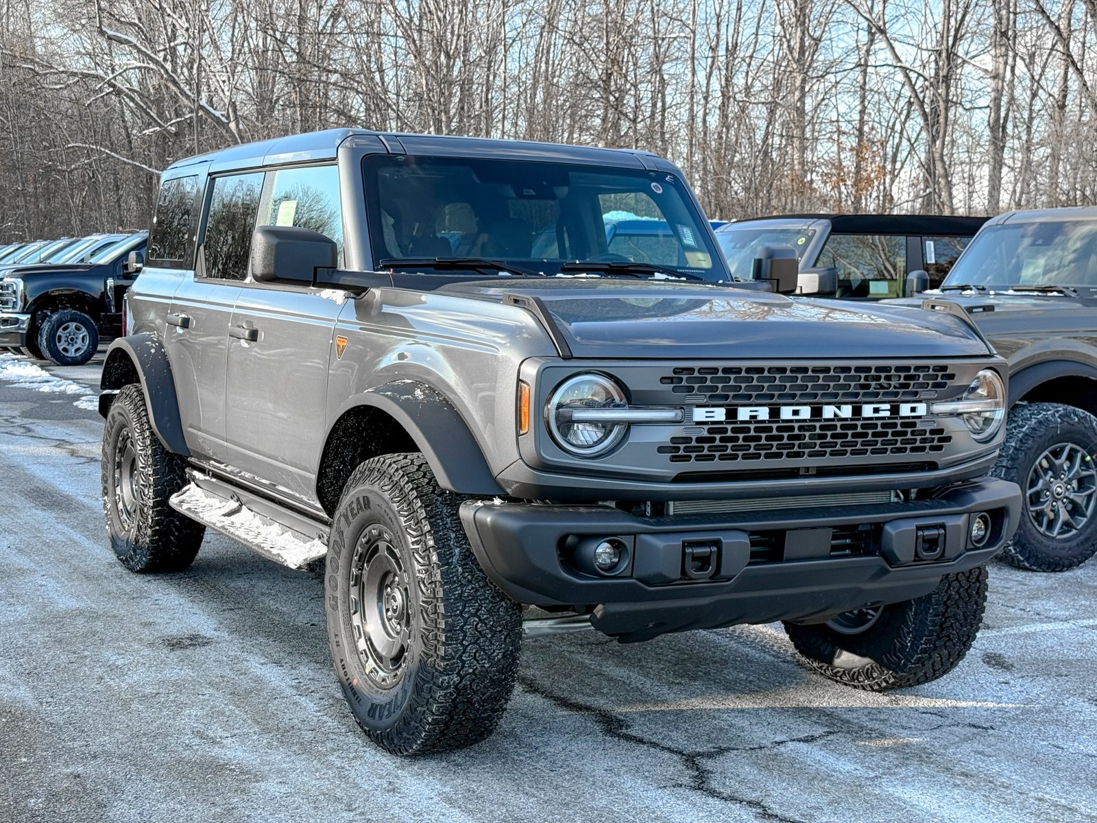 Photo view of 2025 Ford Bronco in Gray