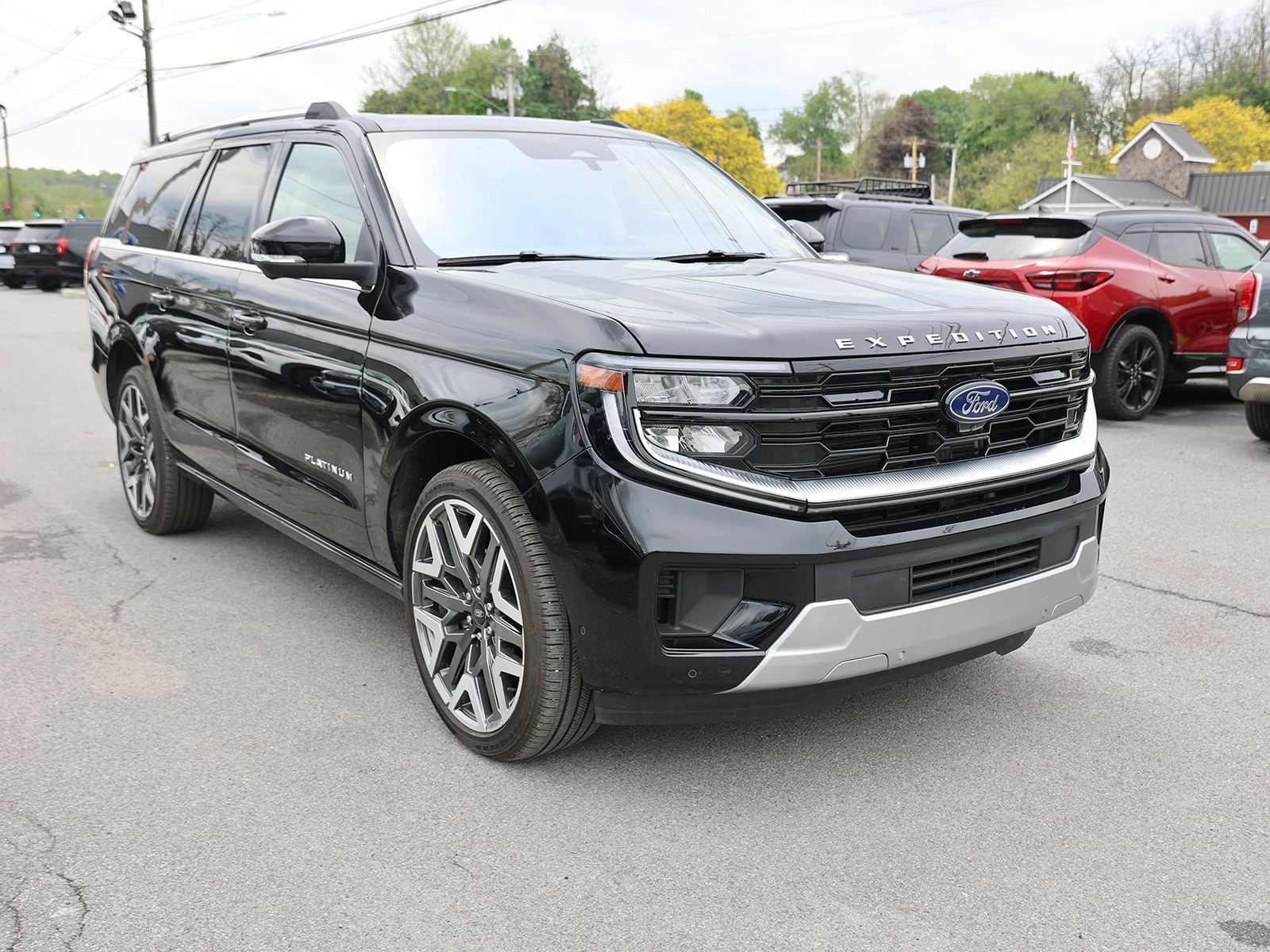 Photo view of 2025 Ford Expedition MAX in Black