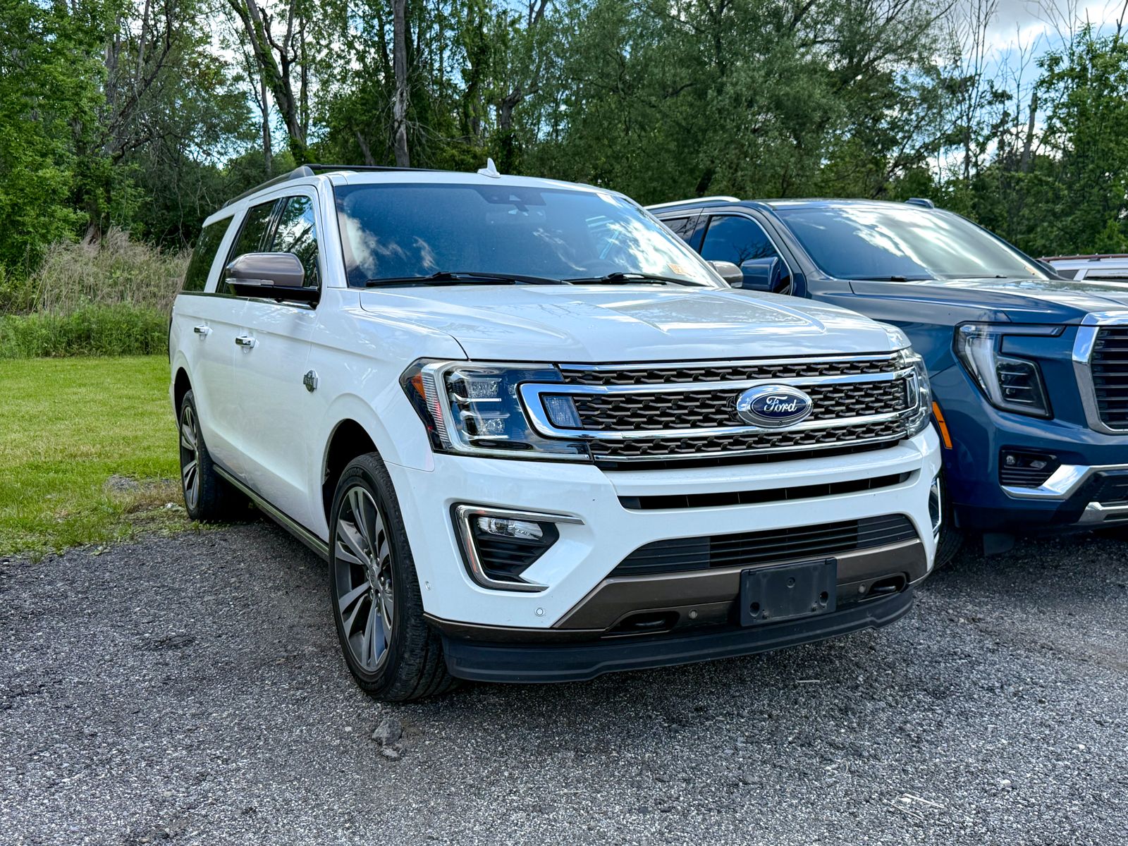 Photo view of 2020 Ford Expedition Max in White
