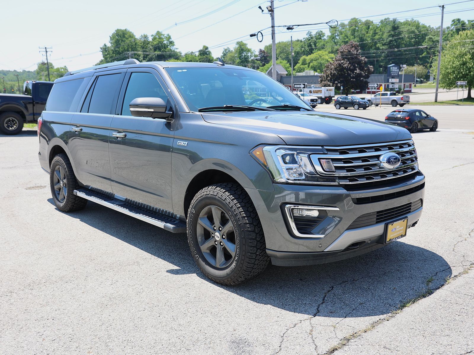 Photo view of 2021 Ford Expedition Max in Gray