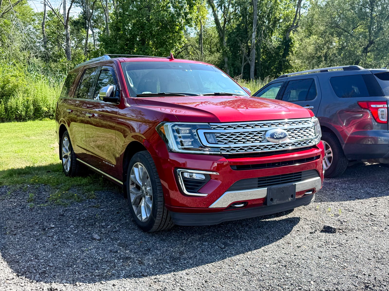 Photo view of 2018 Ford Expedition in Red