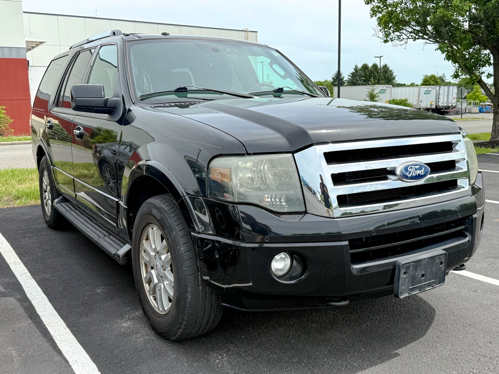 Photo view of 2012 Ford Expedition in Black