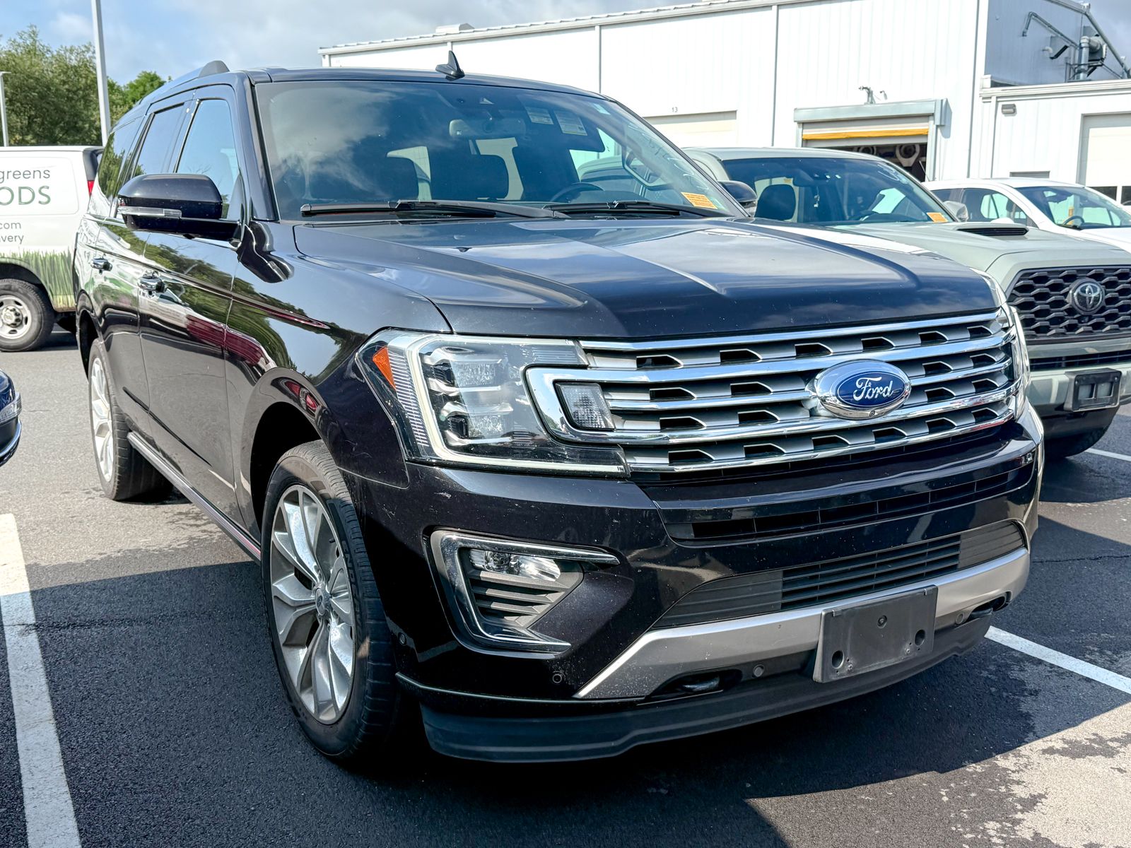 Photo view of 2019 Ford Expedition in Black