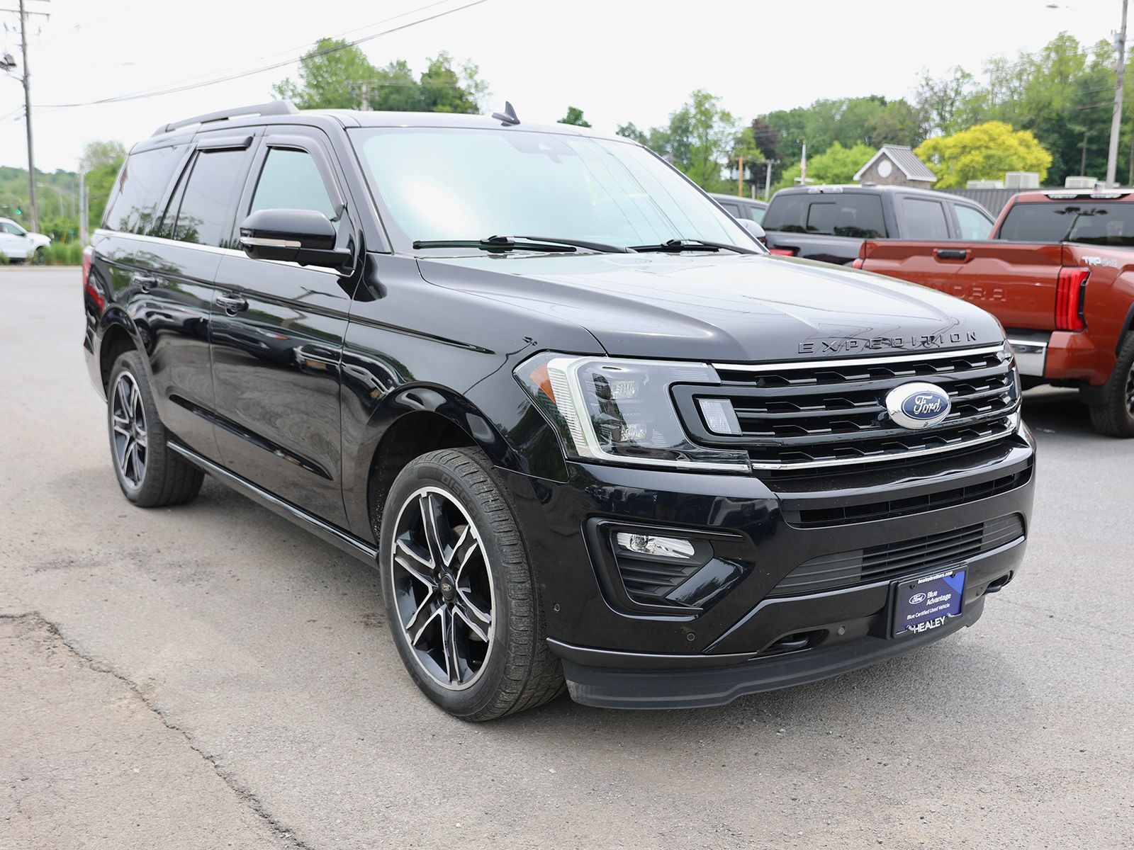 Photo view of 2019 Ford Expedition in Black